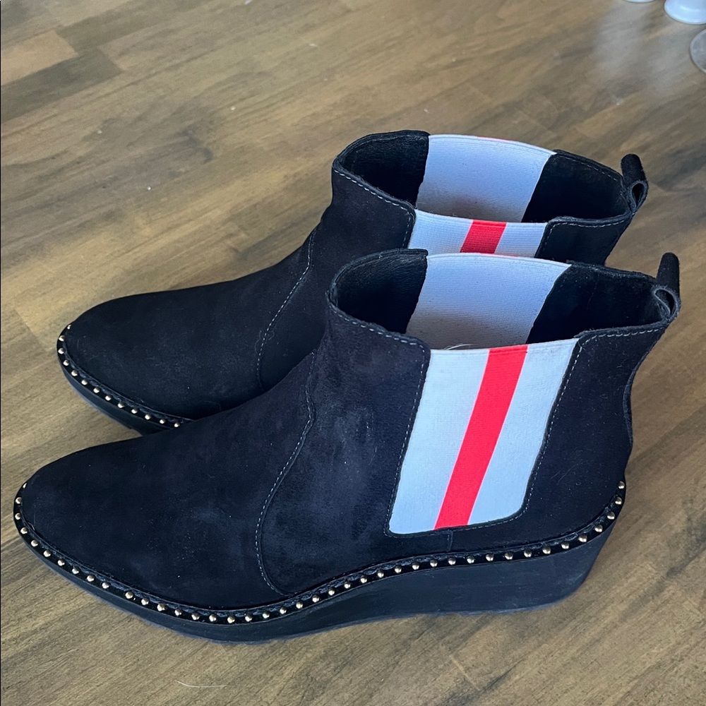CECELIA NEW YORK | excellent condition Gemma Boots Black Suede w/gold studs Sz 9
